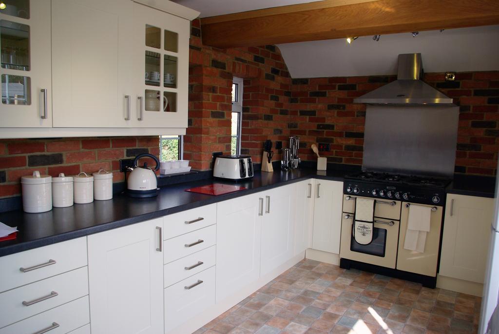 Leeds Castle Holiday Cottages Maidstone Szoba fotó